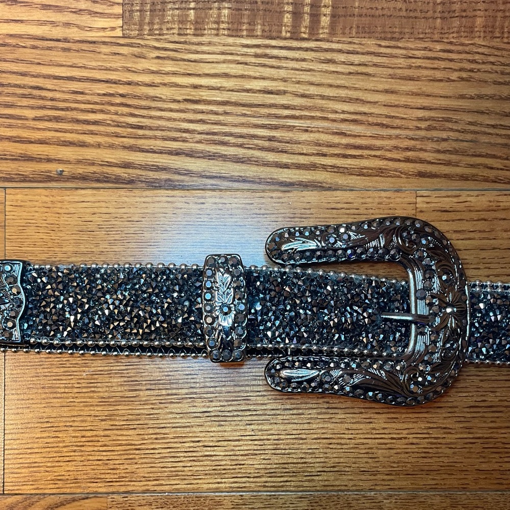 🤠Black Western Leather Belt with Black & Silver Detailing🧲